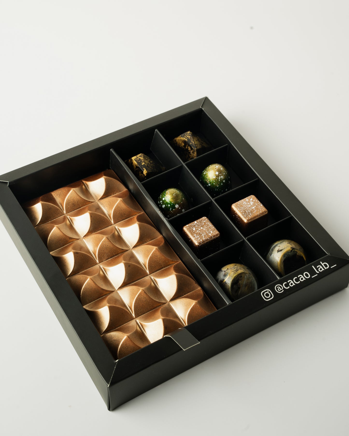 "8 Bombones + Barra de Chocolate Rellena"