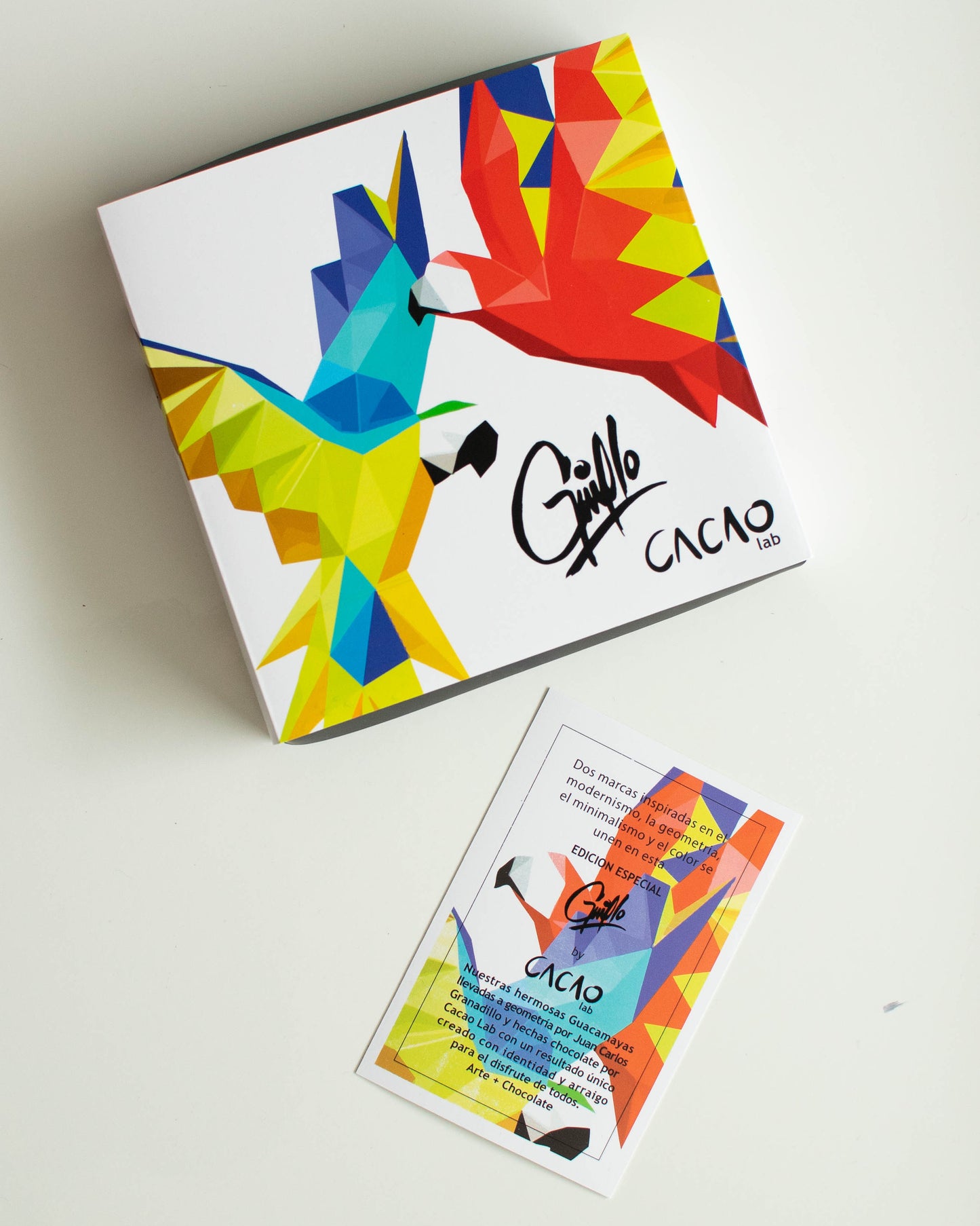 "Caja de 8 Bombones + Barra Guacamayas (Edición Especial)"