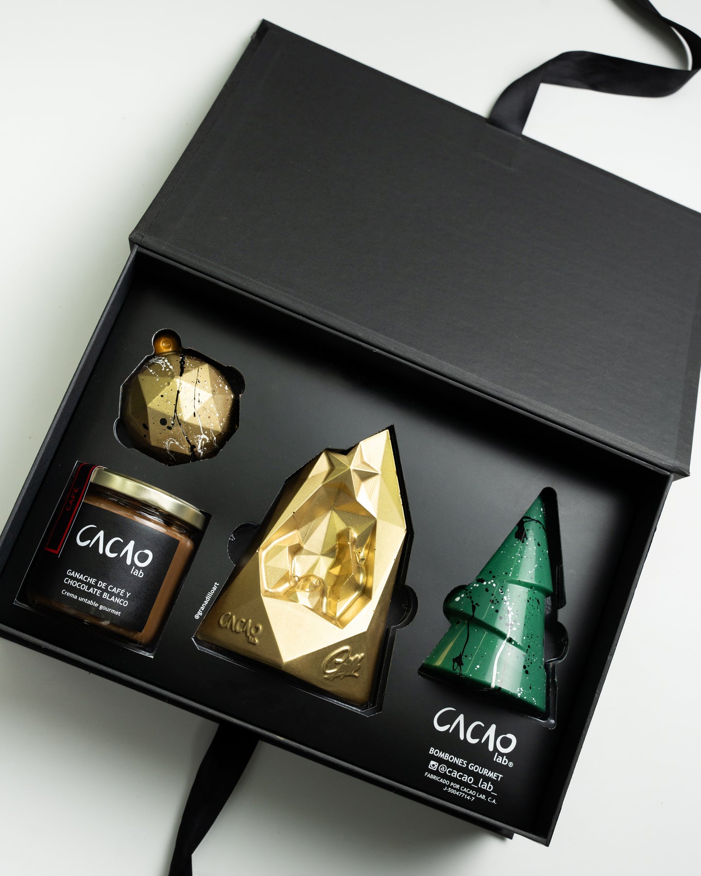 "PRE ORDER - Caja Deluxe Encanto de Navidad"